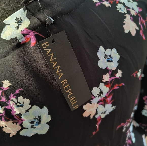 BNWT. Banana Republic true wrap blouse.BNWT Gap top Size SM - Picture 4 of 5